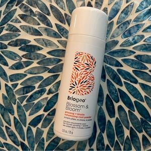 Discontinued Briogeo Blossom & Bloom Volumizing powder/dry shampoo powder